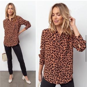RAILS KATHRYN ANIMAL PRINT BUTTON DOWN SHIRT size medium